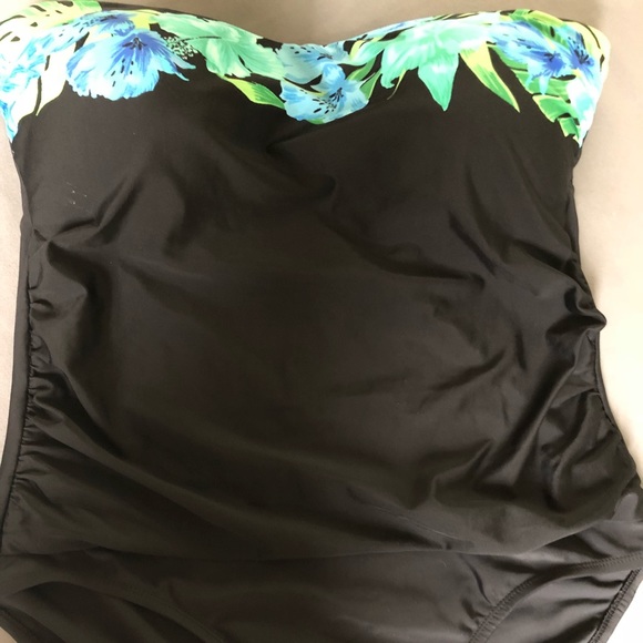 BATHING SUIT. Brand Merona. Sz 18. EUC. - Picture 3 of 5